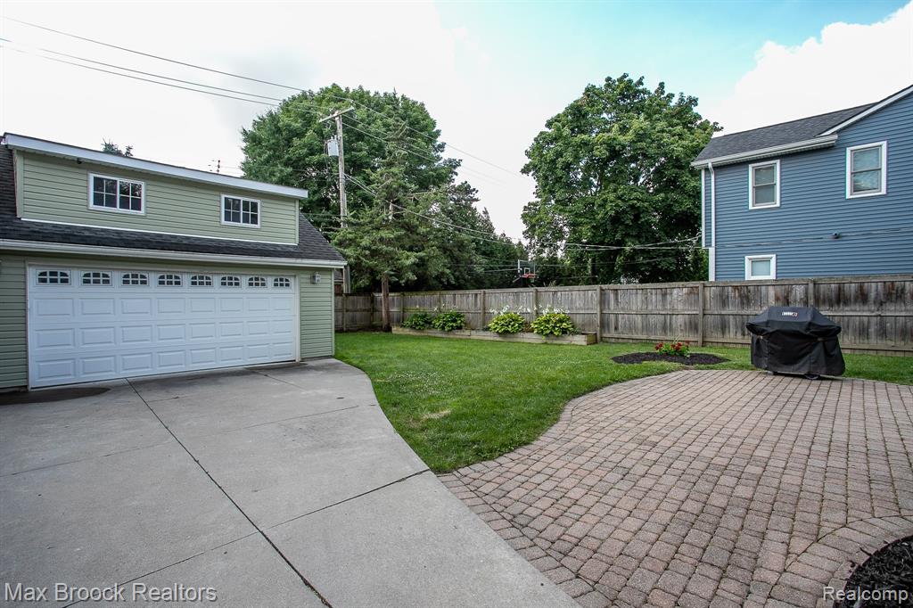 10475 Vernon Avenue, Huntington Woods, MI — Photo 59