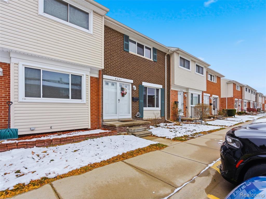 8207 Dartmouth Avenue, Warren, MI 48093 — front exterior