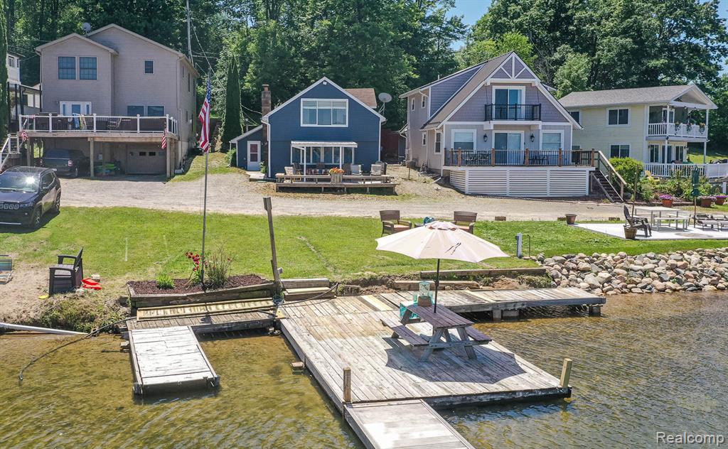 3971 S Shore Drive, Lapeer, MI 48446