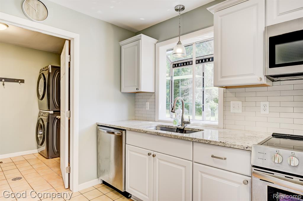 6327 Snow Apple Drive, Clarkston, MI — Photo 12
