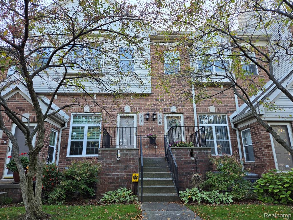 1916 Campau Farms Circle, Detroit, MI 48207