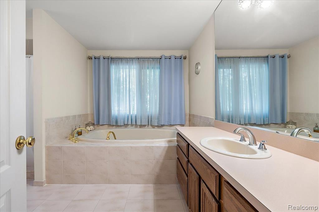53629 WAYBURN Court, Utica, MI 48315 — Photo 29