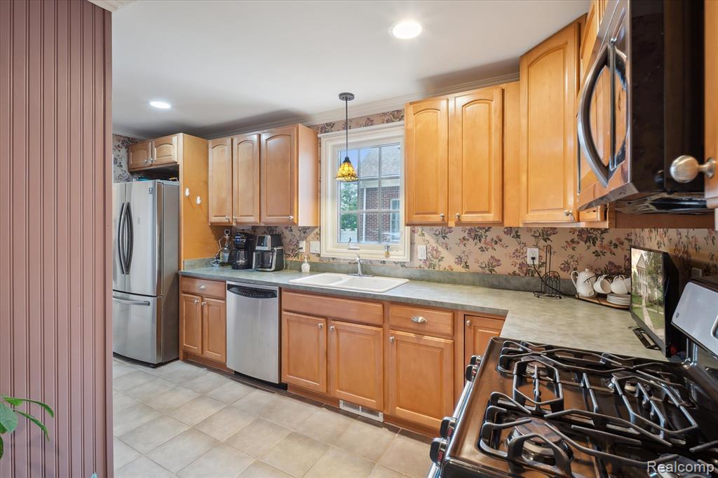 595 McKinley Circle, Canton, MI 48188 — Photo 40