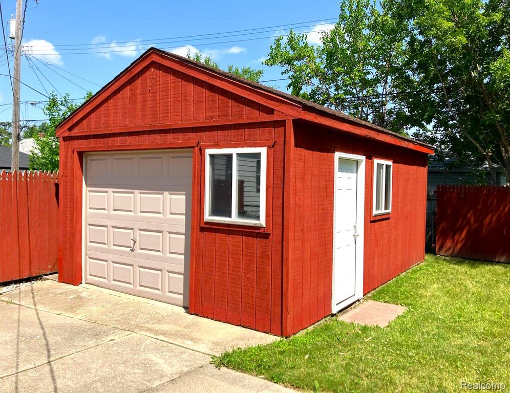 8189 STATE Park, Center Line, MI 48015 — Photo 6