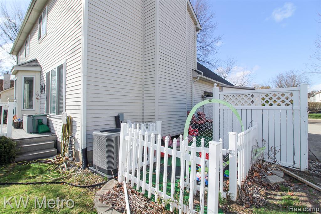 47037 REENE Drive, Belleville, MI 48111 — Photo 7