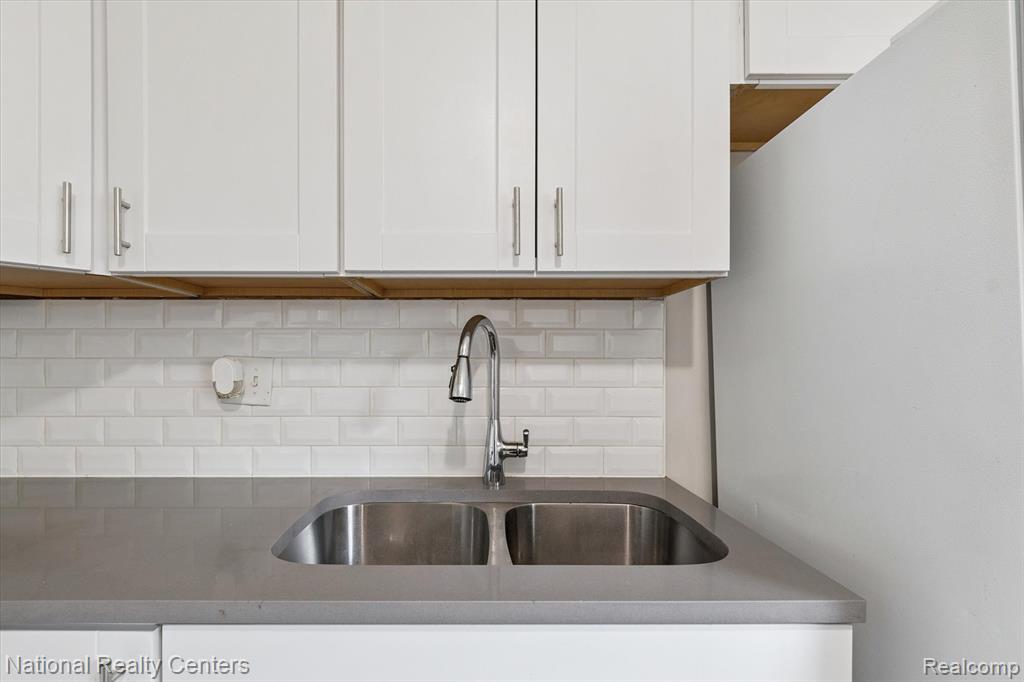 21901 Sloman Street, Oak Park, MI 48237 — Photo 11