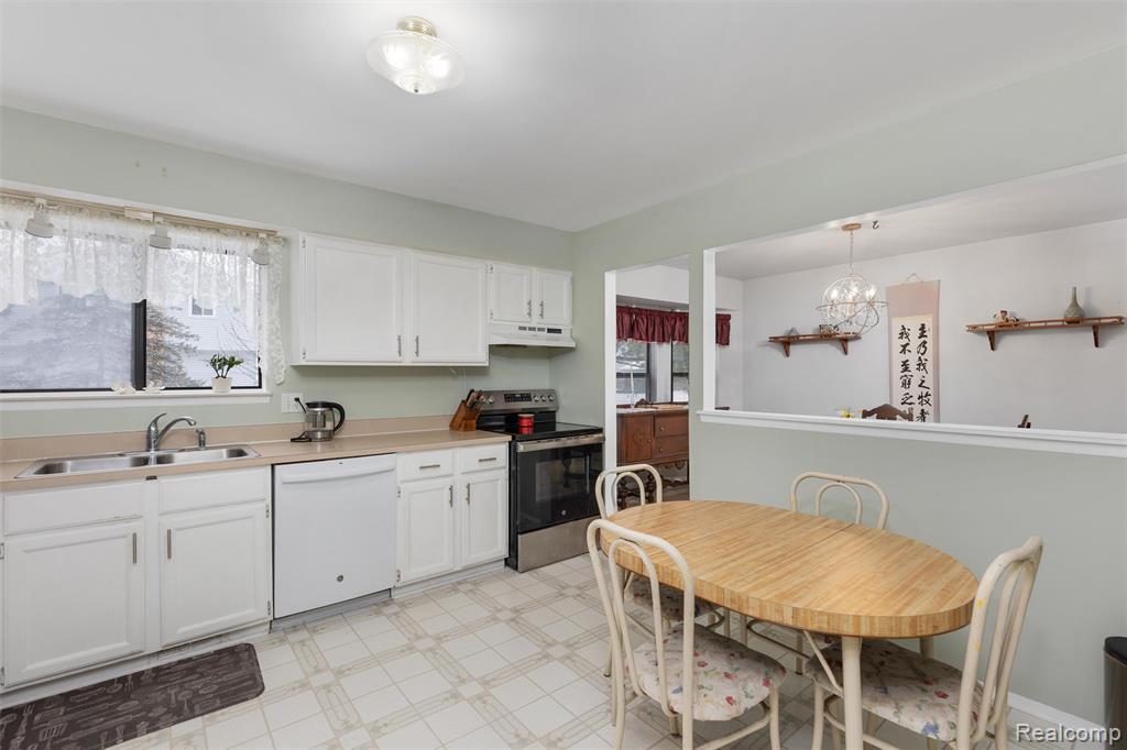 5695 CAREN Drive, Ypsilanti, MI 48197 — Photo 14