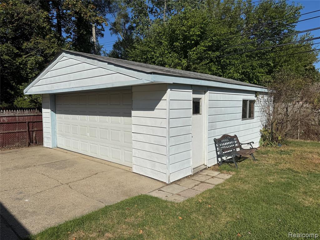 931 E Kalama Avenue, Madison Heights, MI 48071 — Photo 5