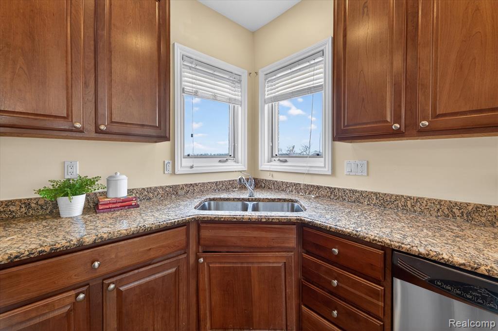 74 SAND BAR Lane, Detroit, MI 48214 — Photo 27