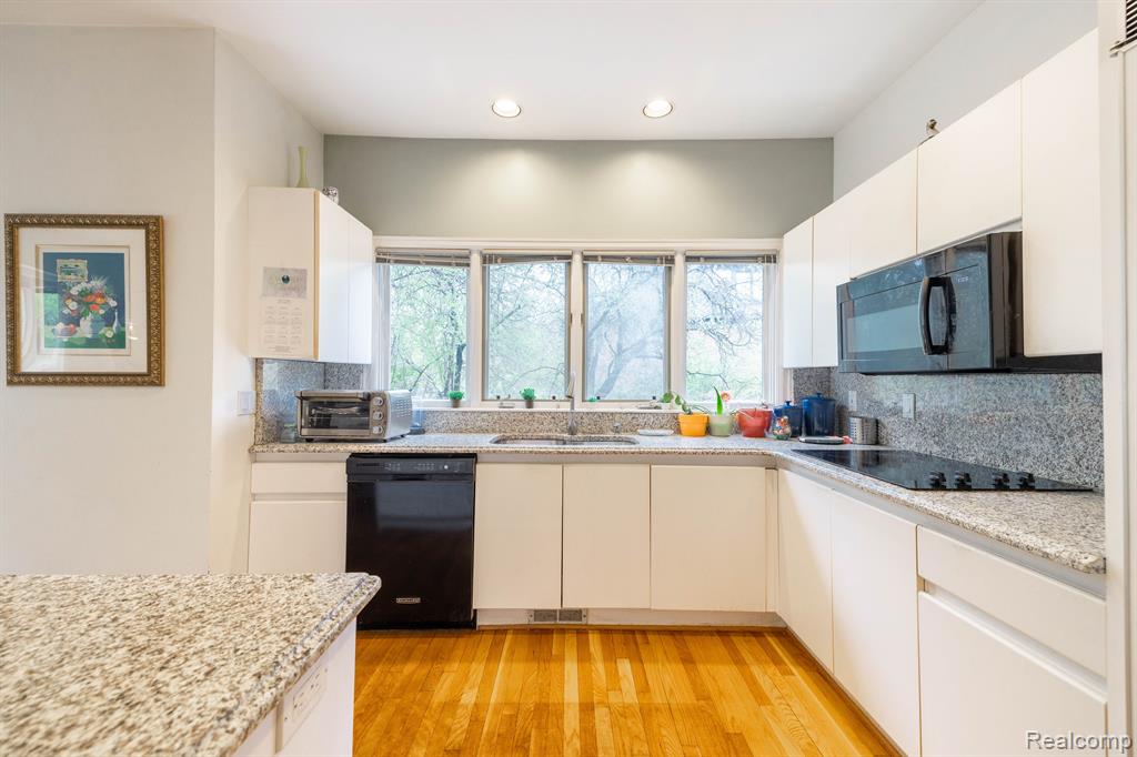 4599 RAVINE Drive, Bloomfield Hills, MI 48301 — Photo 15