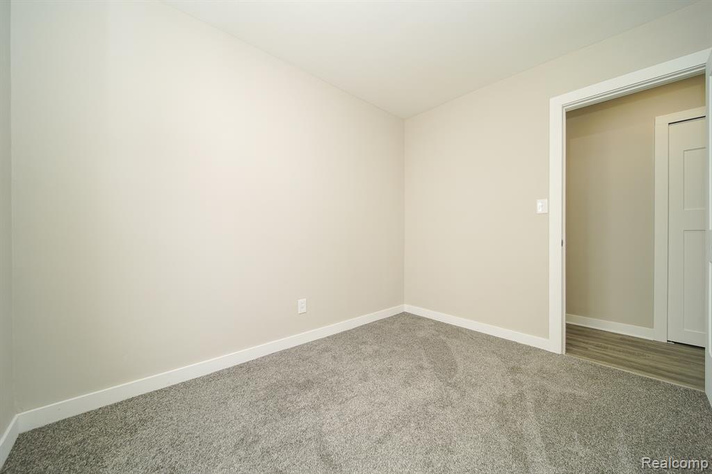 19348 Woodcrest Street, Harper Woods, MI 48225 — Photo 33