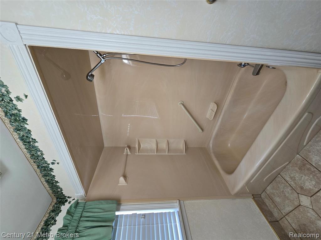 635 Sunset Drive, Imlay City, MI 48444 — Photo 10