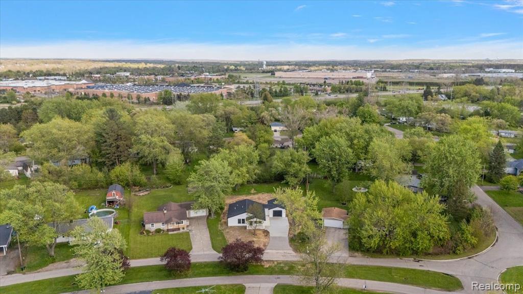 6165 Woodsdale Drive, Grand Blanc, MI 48439 — Photo 43