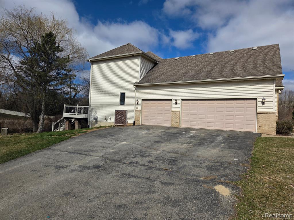 4453 CREEKVIEW Drive, Howell, MI 48843 — Photo 2