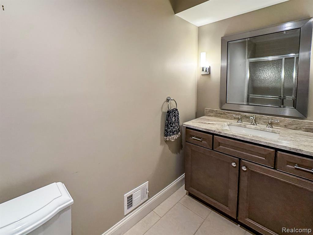 5467 Bristol Parke Drive, Clarkston, MI 48348 — Photo 33