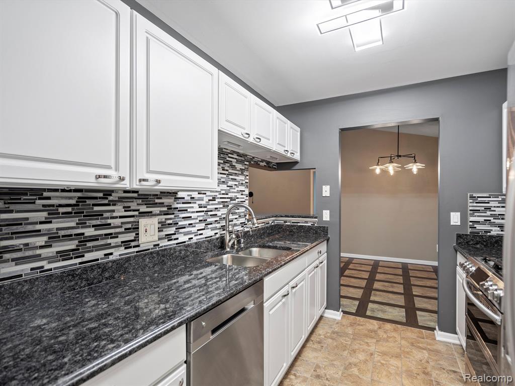 56404 CHESAPEAKE Trail, Shelby Twp, MI 48316 — Photo 20