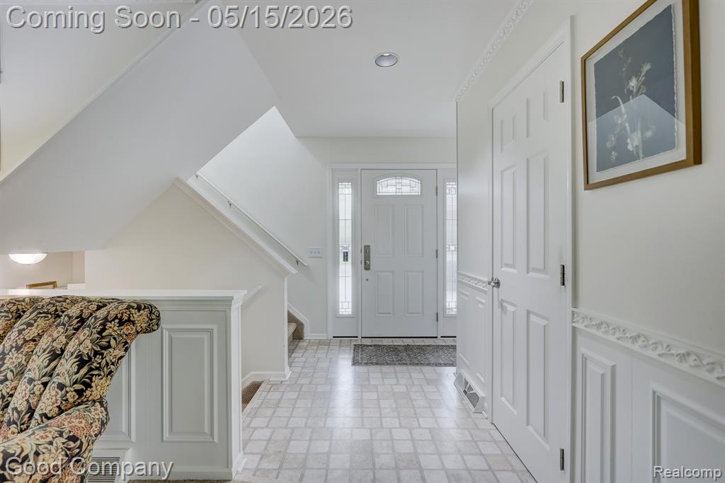 2370 Lansbury Drive, Waterford, MI 48329 — Photo 28