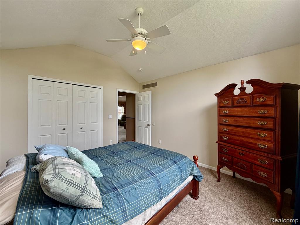 23601 Oakleigh Avenue, Woodhaven, MI 48183 — Photo 22