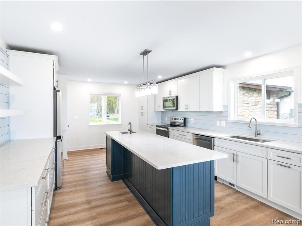 5444 LAKESHORE Road, Fort Gratiot, MI 48059 — Photo 9