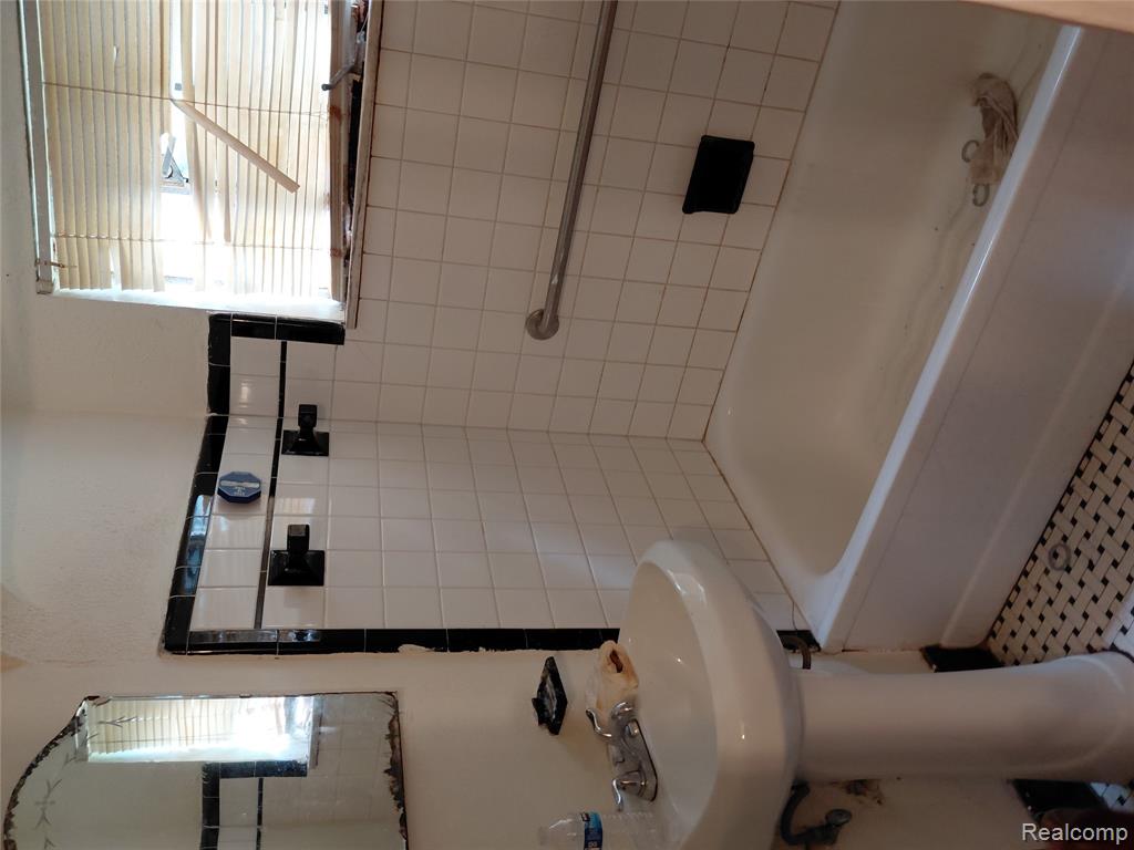 7023 CURTIS Street, Detroit, MI 48221 — Photo 2