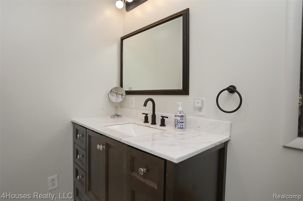 4087 Silver Valley Drive, Lake Orion, MI — Photo 29