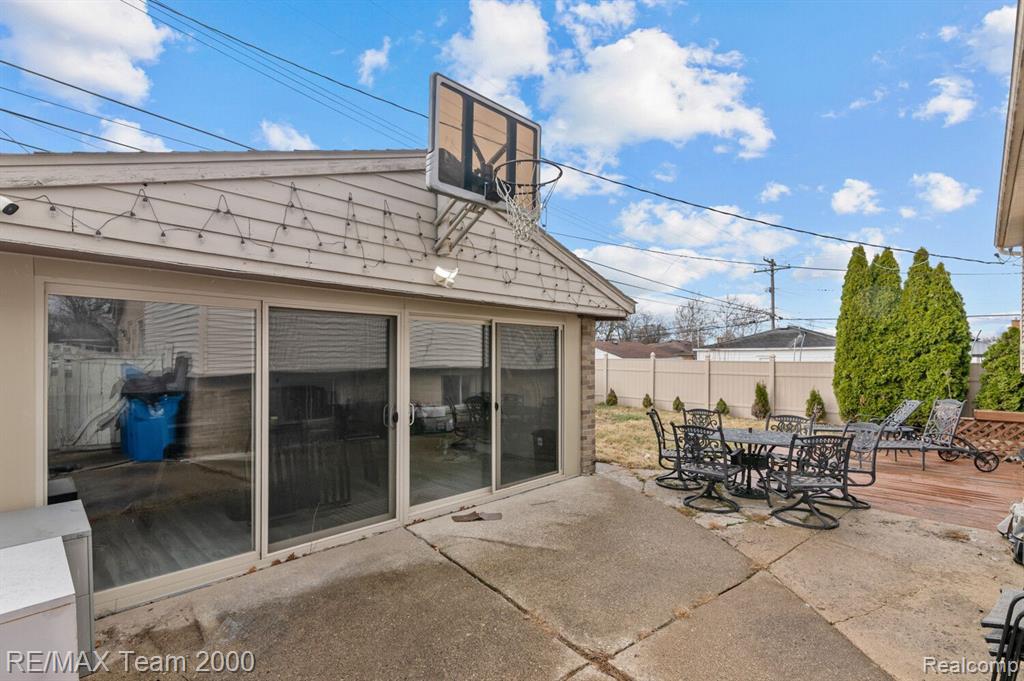 6751 N CHARLESWORTH Street, Dearborn Heights, MI 48127 — Photo 26