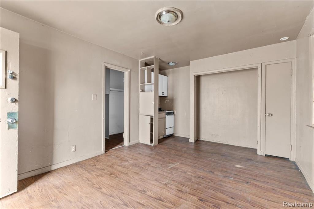 8225 Cadillac Avenue, Warren, MI 48089 — Photo 12