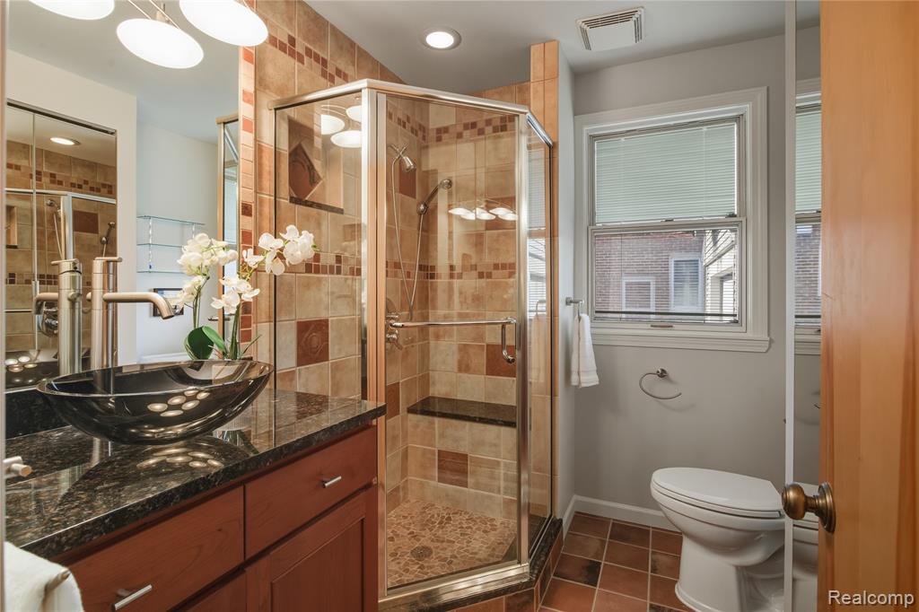 10404 Hart Avenue, Huntington Woods, MI — Photo 25