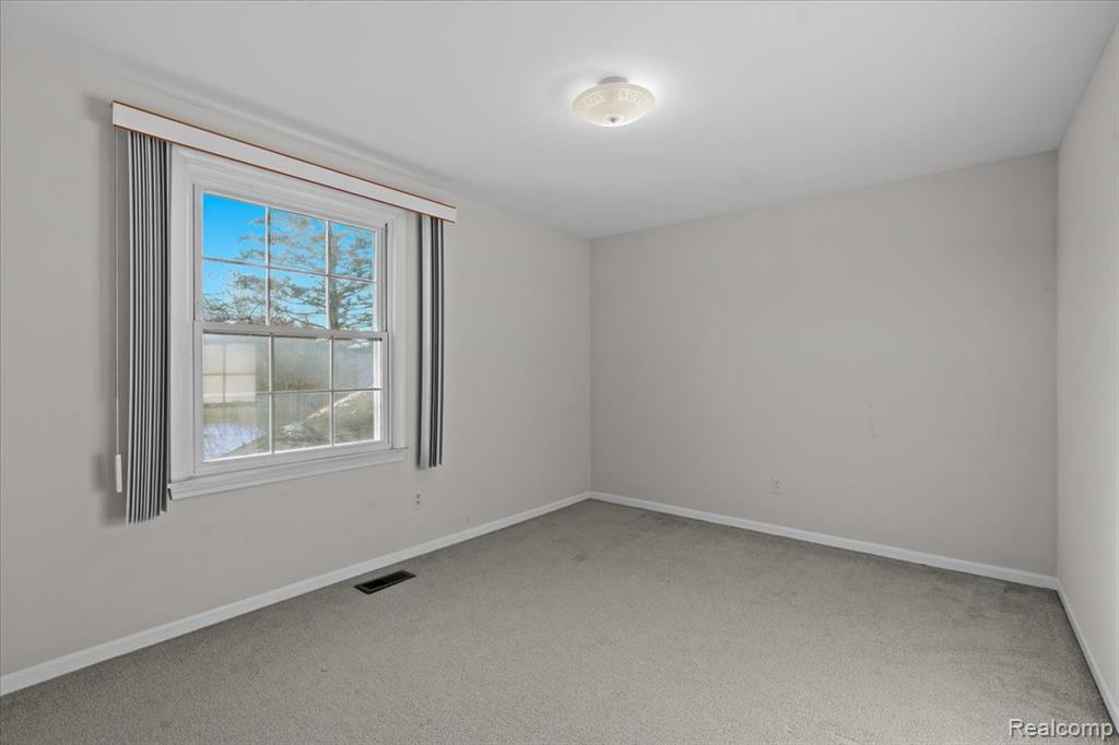 5394 Tequesta Drive, West Bloomfield, MI 48323 — Photo 31