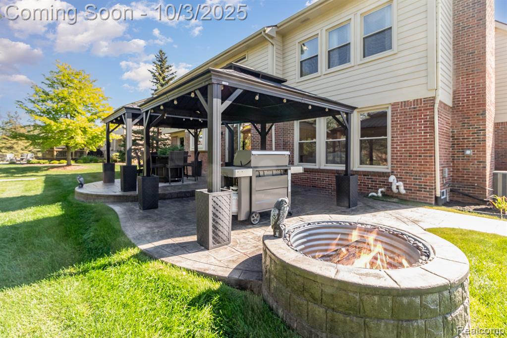 48434 Hill Top Drive E, Plymouth, MI 48170 — Photo 45