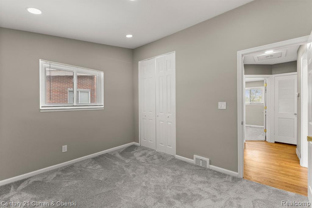 7484 N CHARLESWORTH Street, Dearborn Heights, MI 48127 — Photo 32