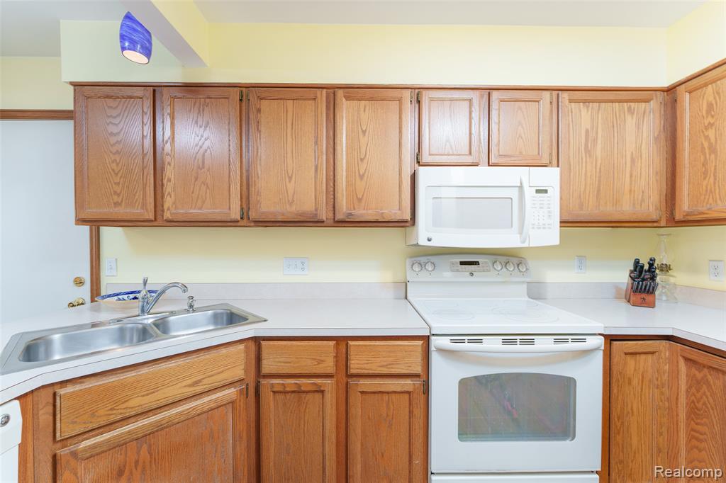 7511 Welle Road, Brighton, MI 48116 — Photo 12