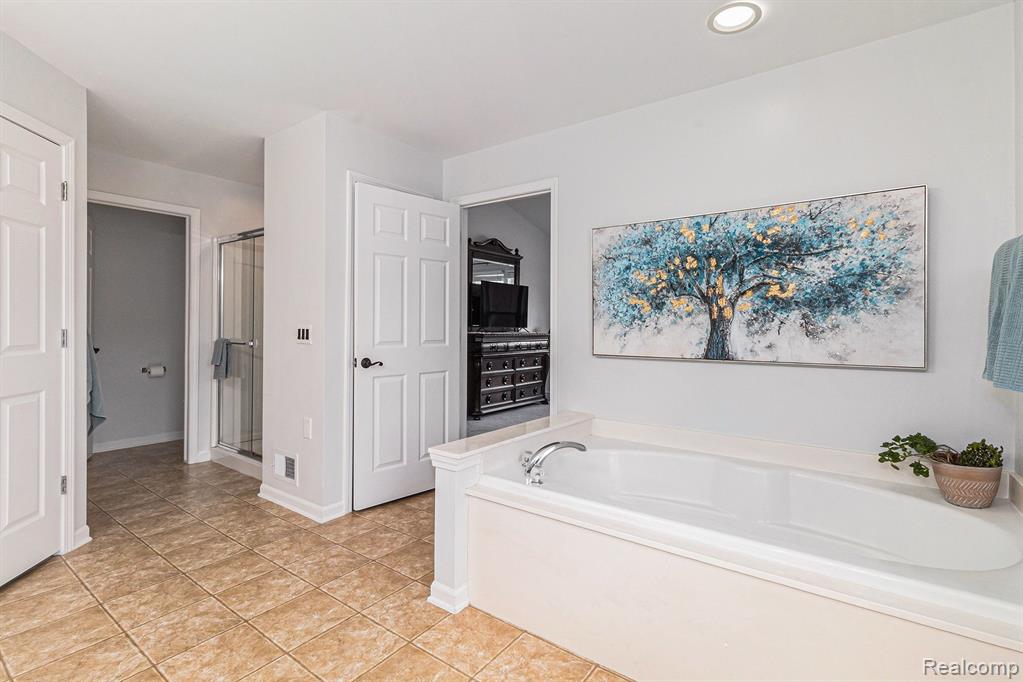 56324 Shakespeare Drive, Macomb, MI 48042 — Photo 12