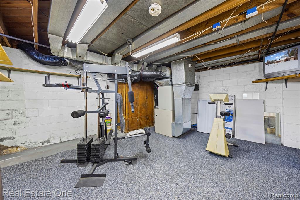28615 Bloomfield Drive, Lathrup Village, MI 48076 — Photo 48