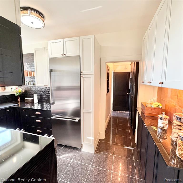 8120 E Jefferson Ave E Jefferson Avenue, 7E, Detroit, MI 48214 — Photo 22
