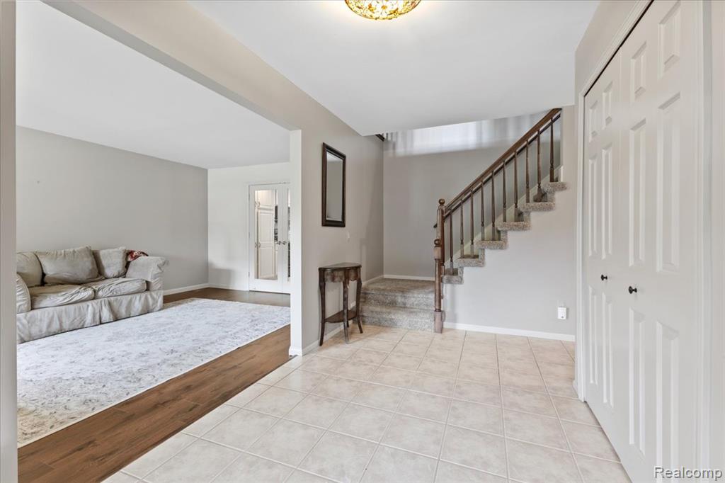 8291 Fawn Valley Circle, Clarkston, MI 48348 — Photo 7