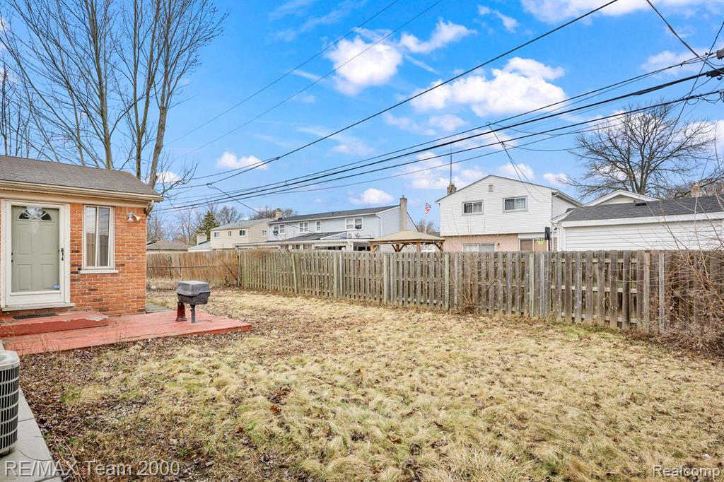 625 CENTRALIA Street, Dearborn Heights, MI 48127 — Photo 4