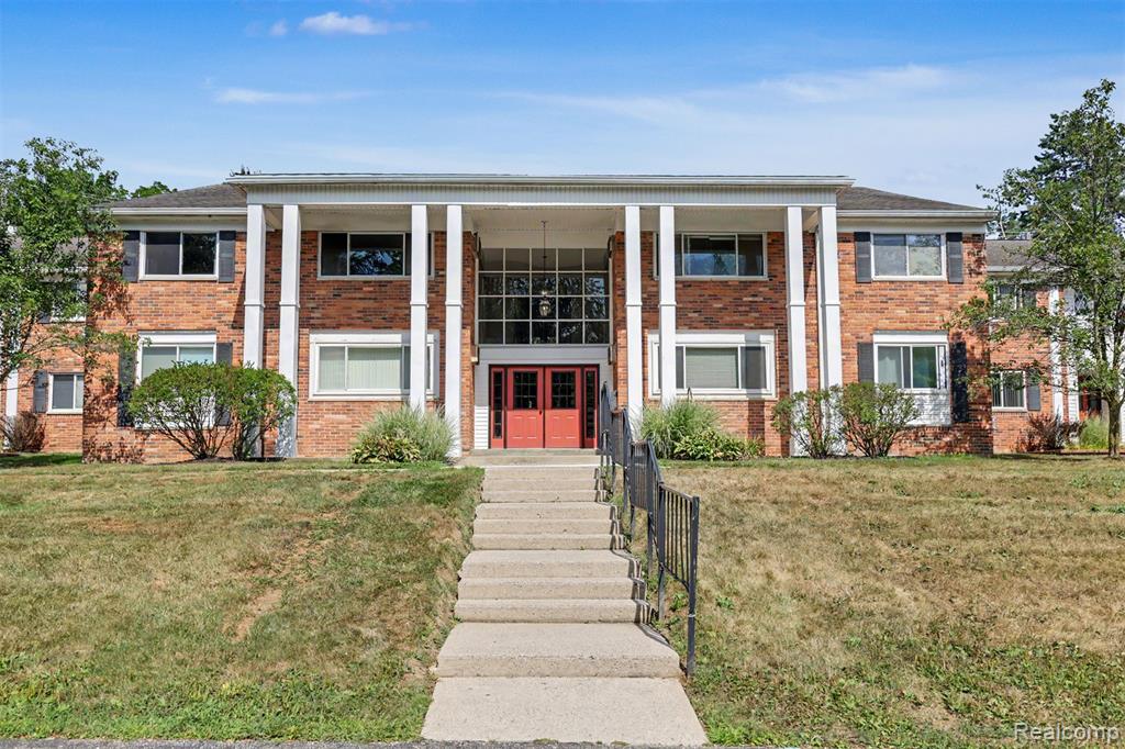 525 Fairbrook Street, Northville, MI 48167