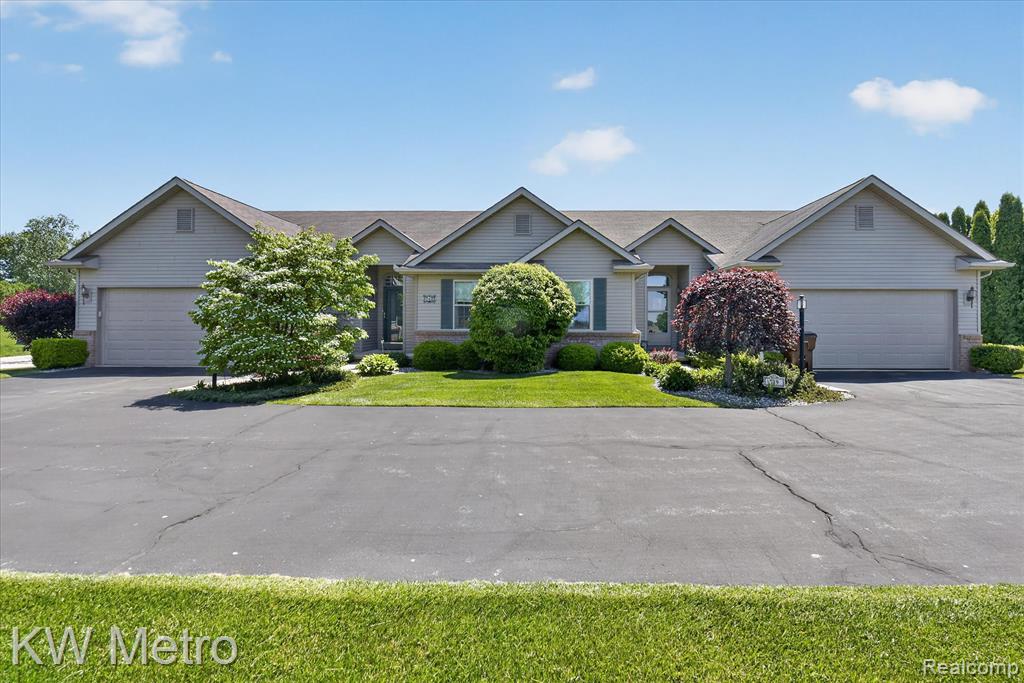 717 Koreys Circle, Blissfield, MI 49228 — Photo 2