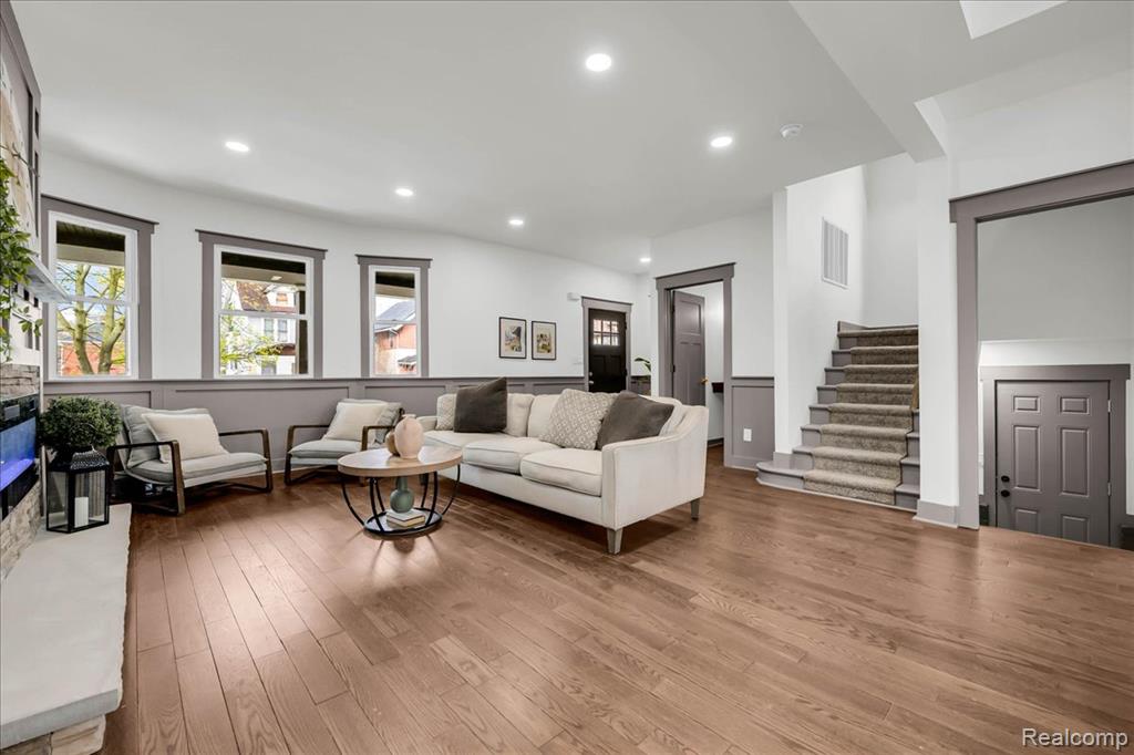 2954 Helen Street, Detroit, MI 48207 — Photo 11