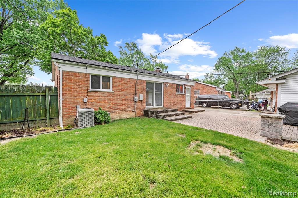 26916 Rouge River Drive, Dearborn Heights, MI 48127 — Photo 44