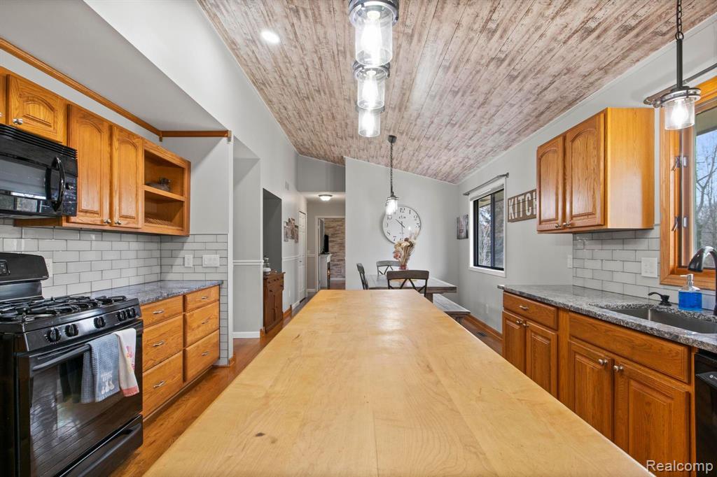 4025 PRESIDENTIAL Way, Highland, MI 48356 — Photo 43