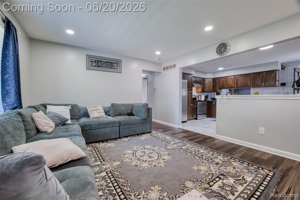 6631 Burnham Drive, Canton, MI 48187 — Photo 12