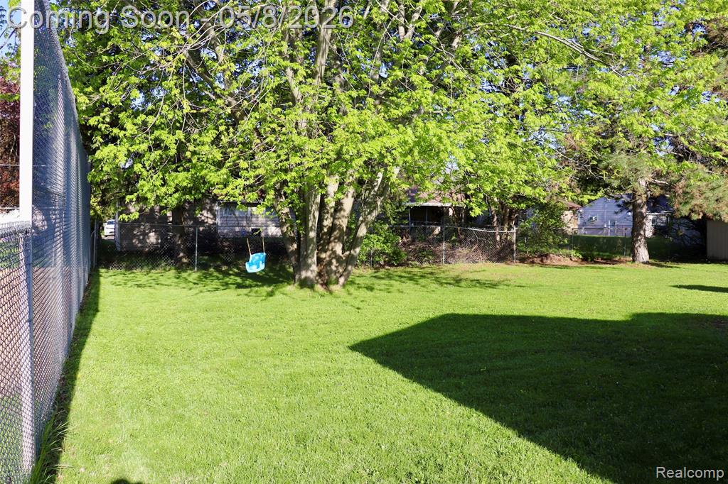 1930 Chelan Street E, Flint, MI 48503 — Photo 23