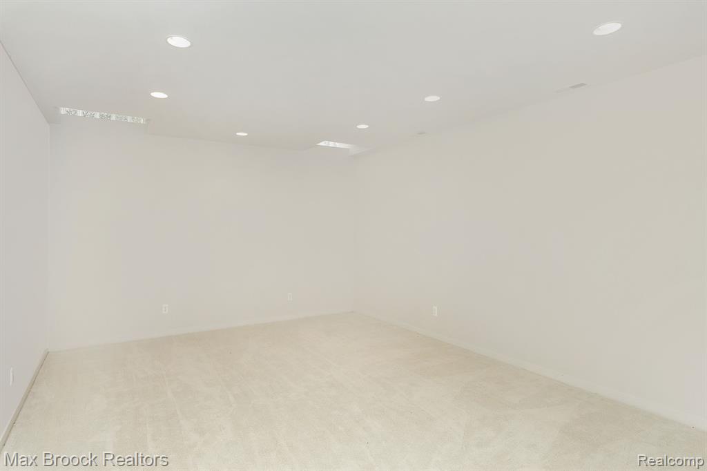 5681 SHORE Drive, Orchard Lake Village, MI 48324 — Photo 53
