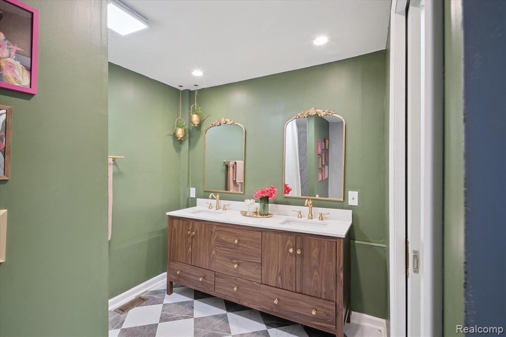 5015 Langlewood Drive, West Bloomfield, MI — Photo 25