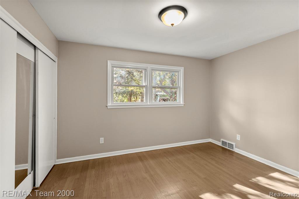 20602 Kenmore Avenue, Harper Woods, MI 48225 — Photo 16