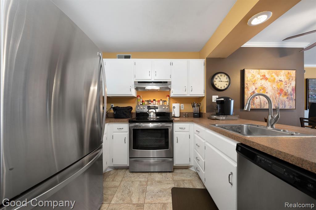833 BLOOMFIELD VILLAGE Boulevard, #B, Auburn Hills, MI 48326 — Photo 5