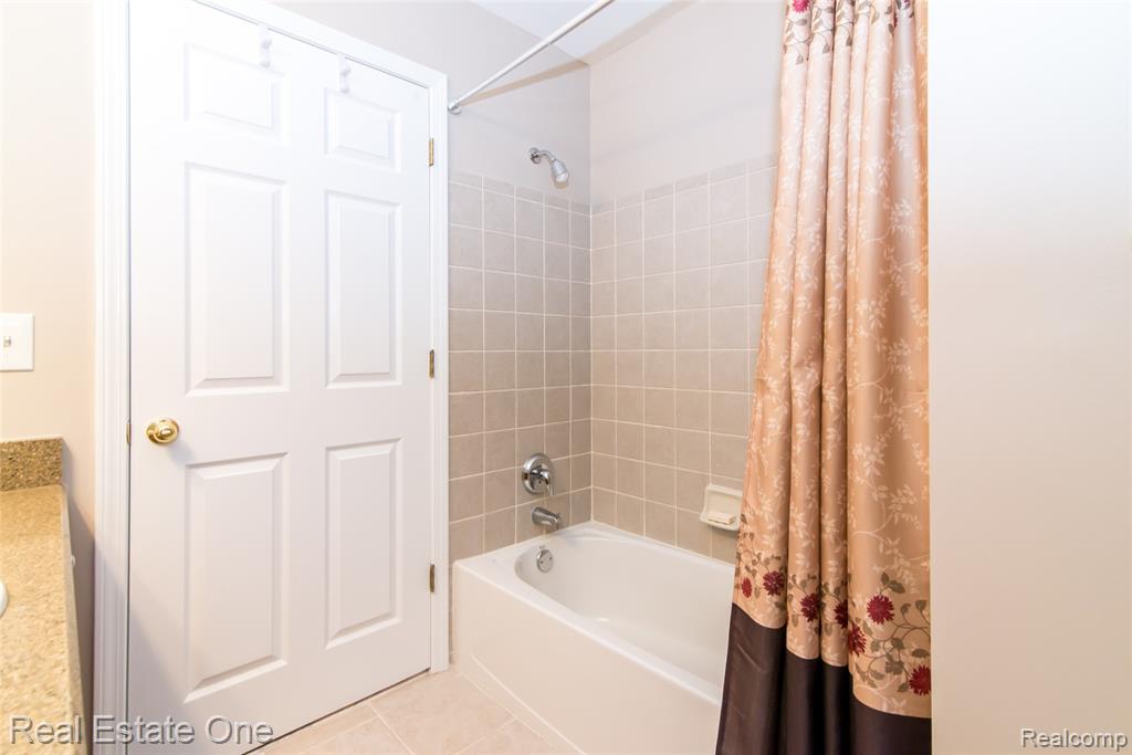 568 Woodhaven Drive, Walled Lake, MI 48390 — Photo 31