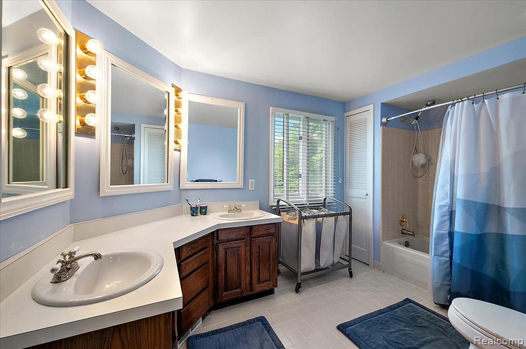 6153 Kiev Street, West Bloomfield, MI 48324 — Photo 29